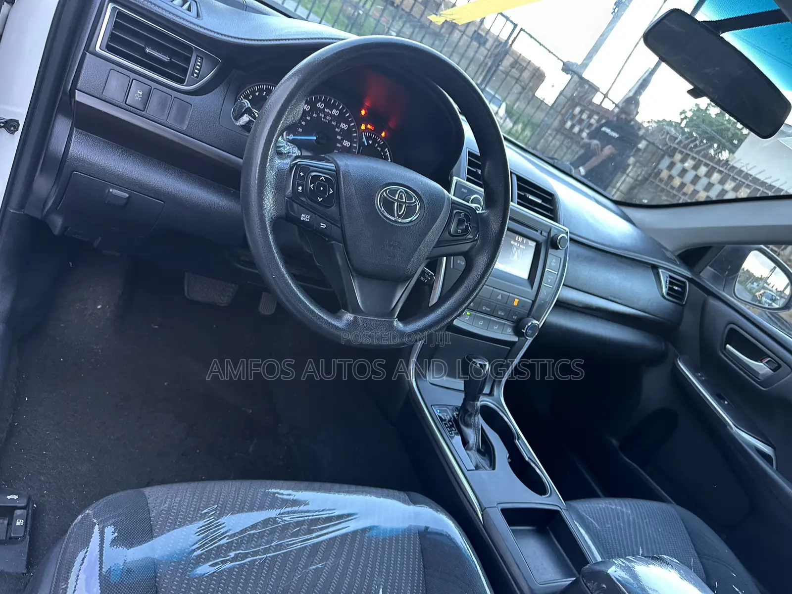 Toyota Camry LE 4dr Sedan (2.5L 4cyl 6A) 2015 White