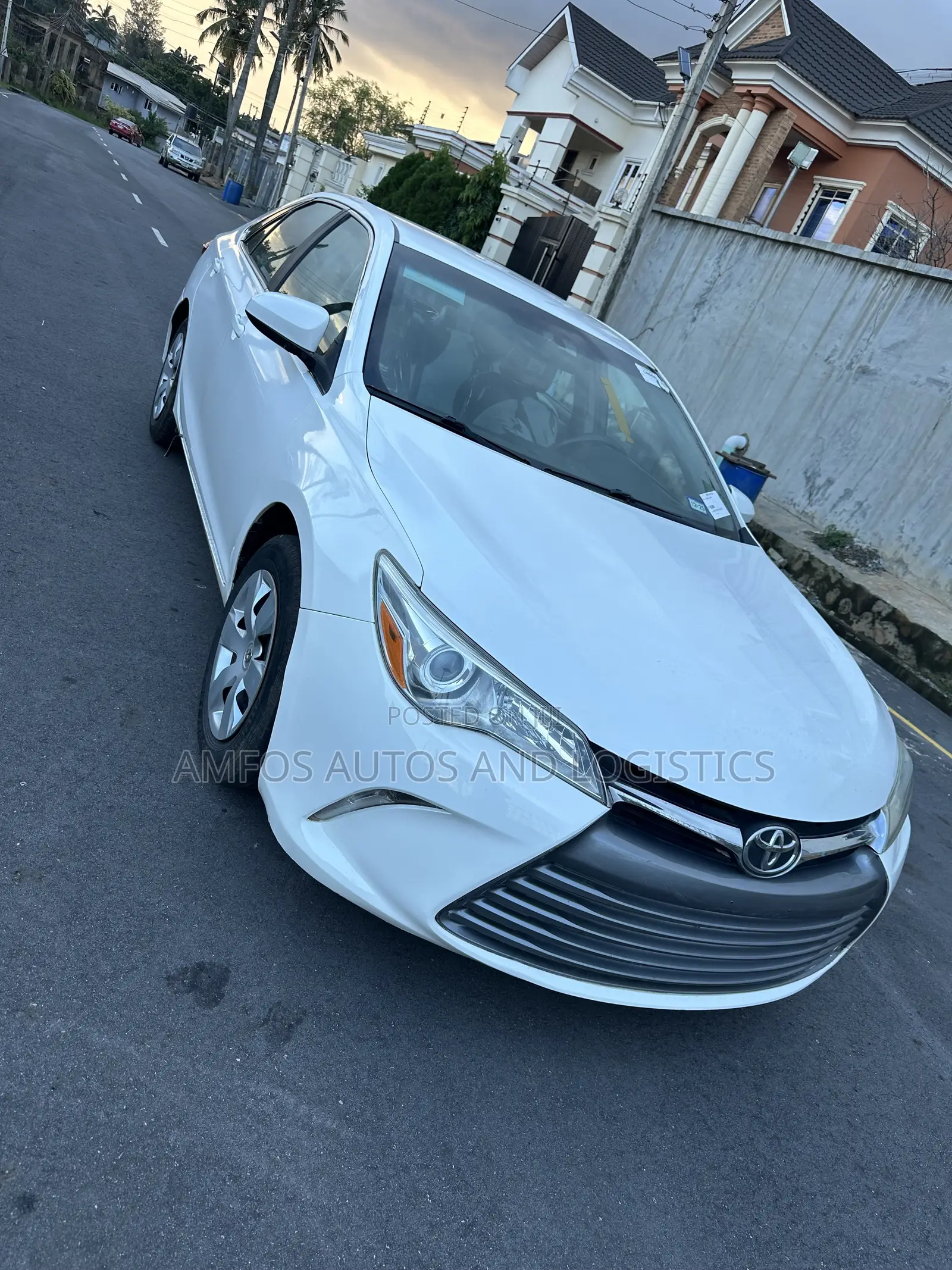Toyota Camry LE 4dr Sedan (2.5L 4cyl 6A) 2015 White