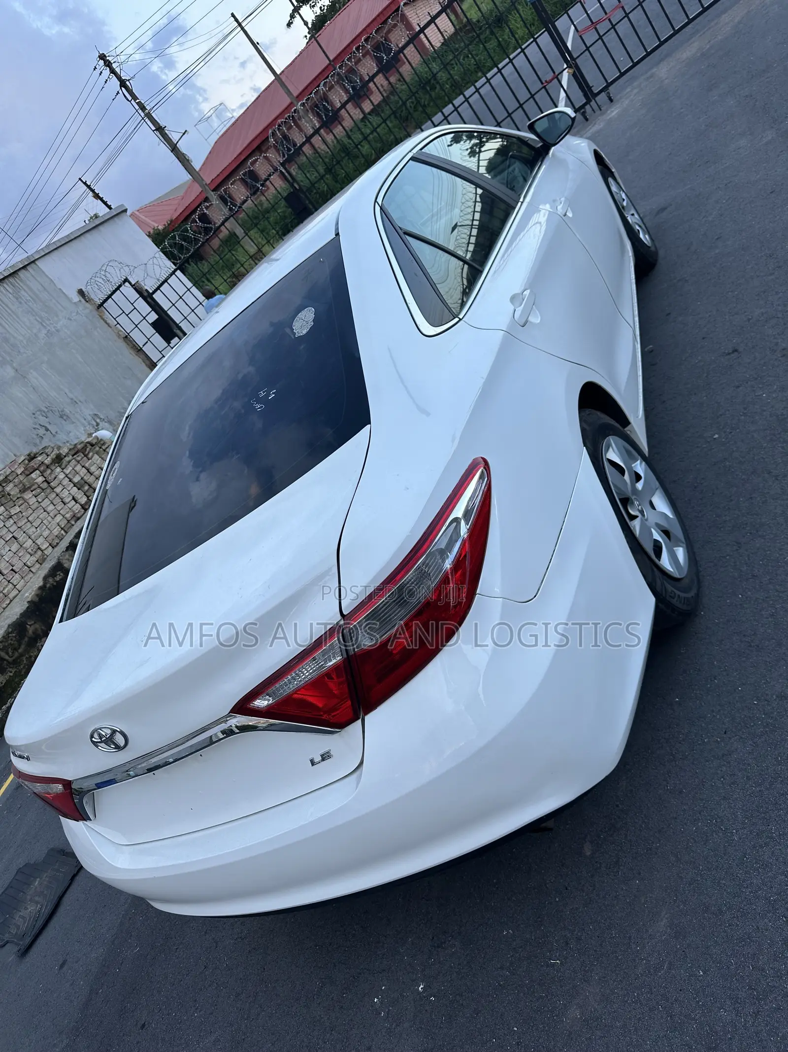 Toyota Camry LE 4dr Sedan (2.5L 4cyl 6A) 2015 White