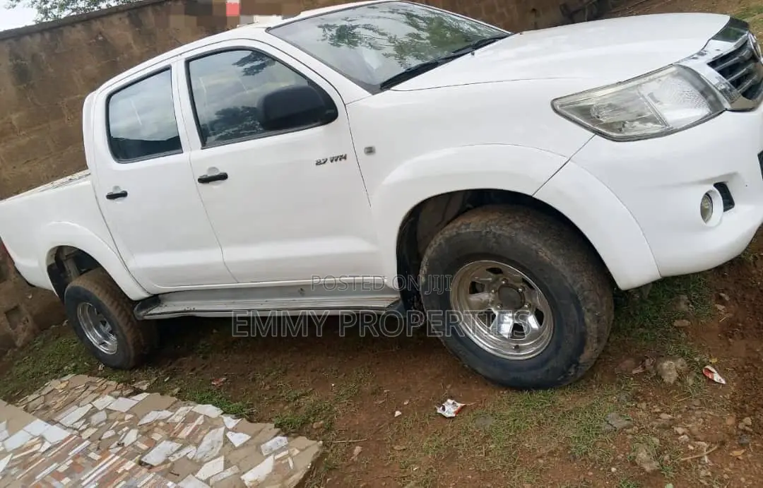 Toyota Hilux 2010 White