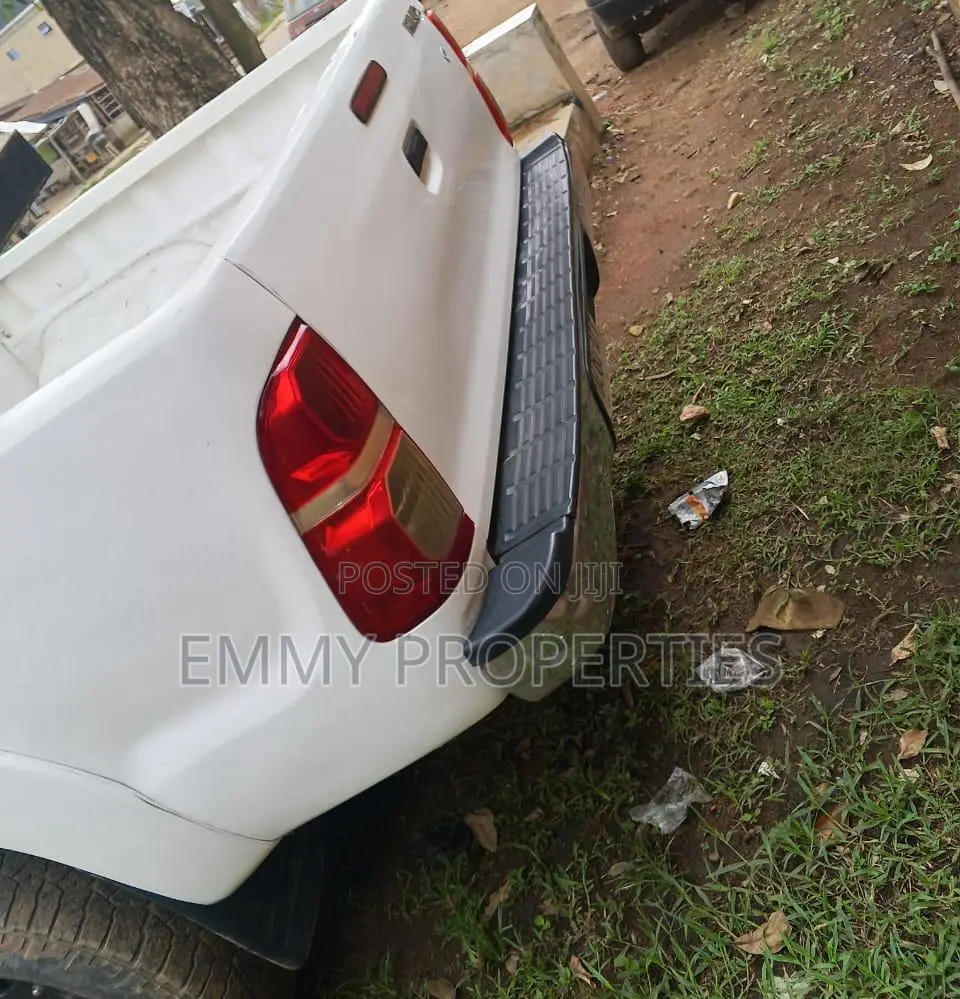 Toyota Hilux 2010 White