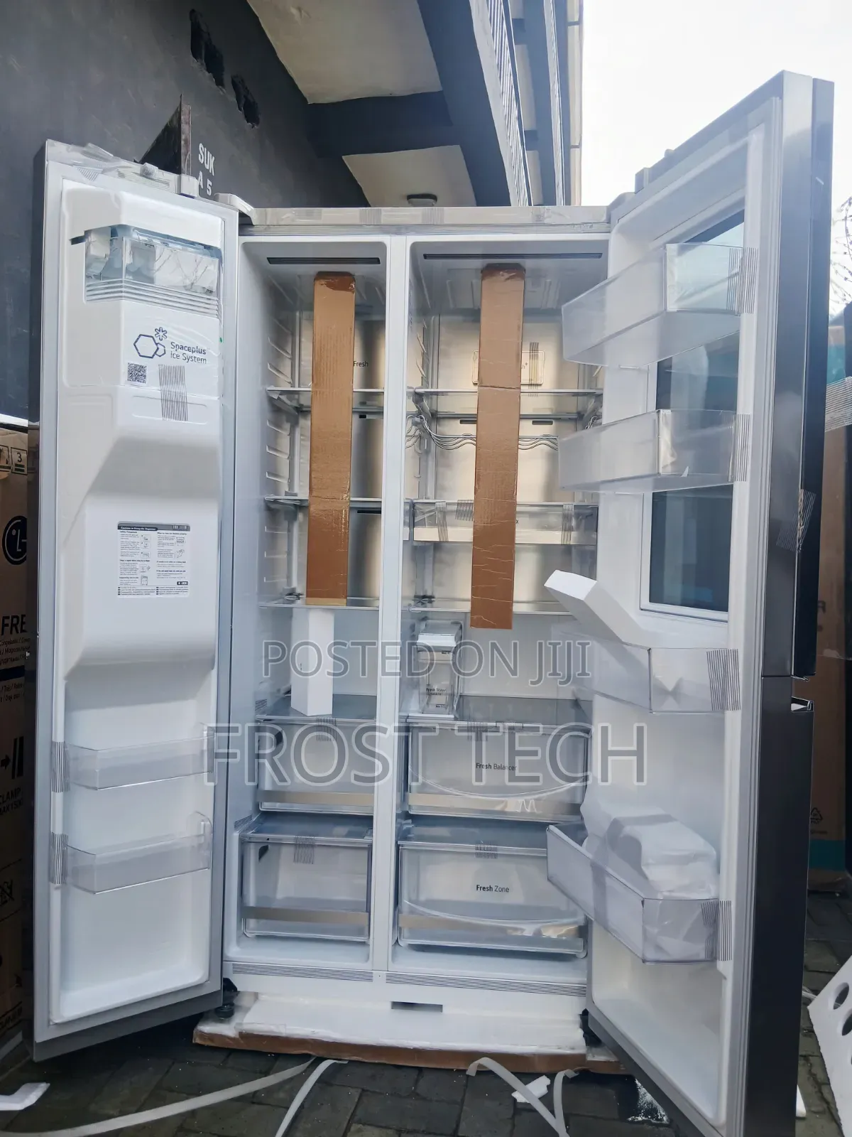 Lg Smart Inverter Fridge With Ice Cubes Dispenser, Knock Twice
