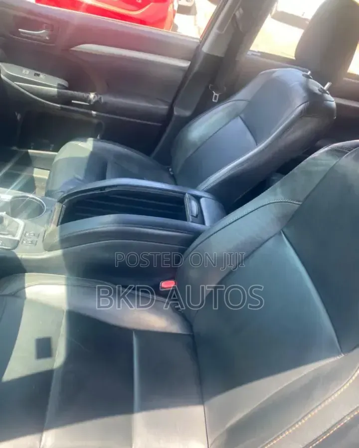 Toyota Highlander XLE 4dr SUV (3.5L 6cyl 6A) 2015 Gray
