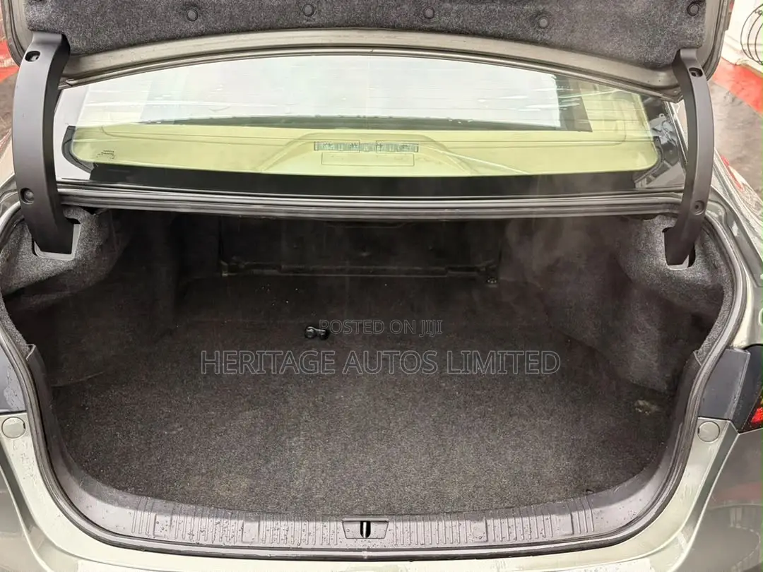 Toyota Avalon Limited Sedan FWD (3.5L 6cyl 6A) 2013 Green