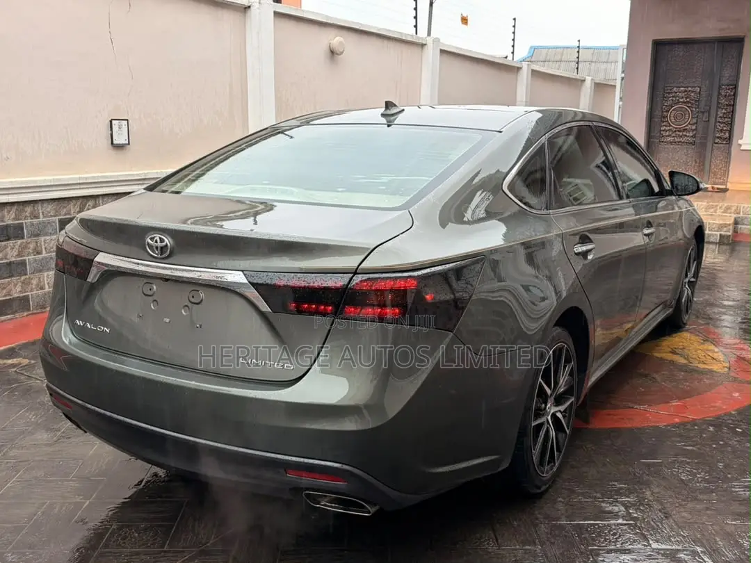 Toyota Avalon Limited Sedan FWD (3.5L 6cyl 6A) 2013 Green