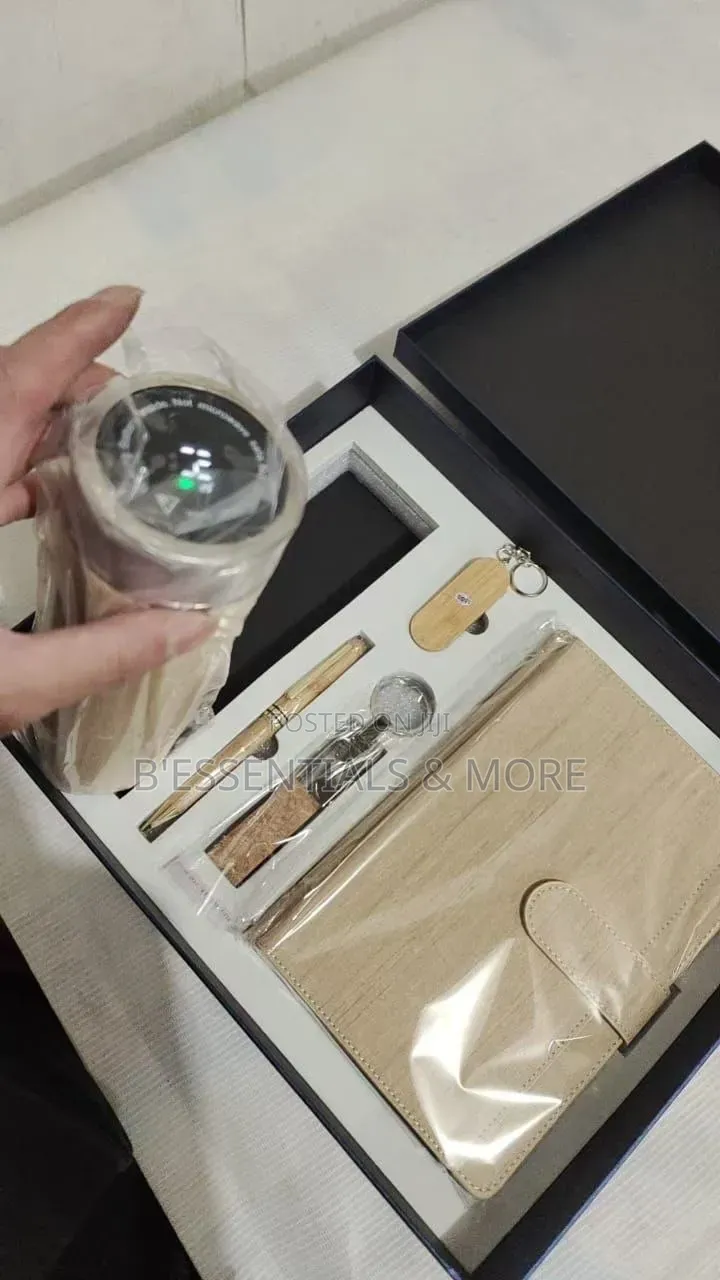 5 in 1 Bamboo Corporate Gift Set With Keychain Flash Drive