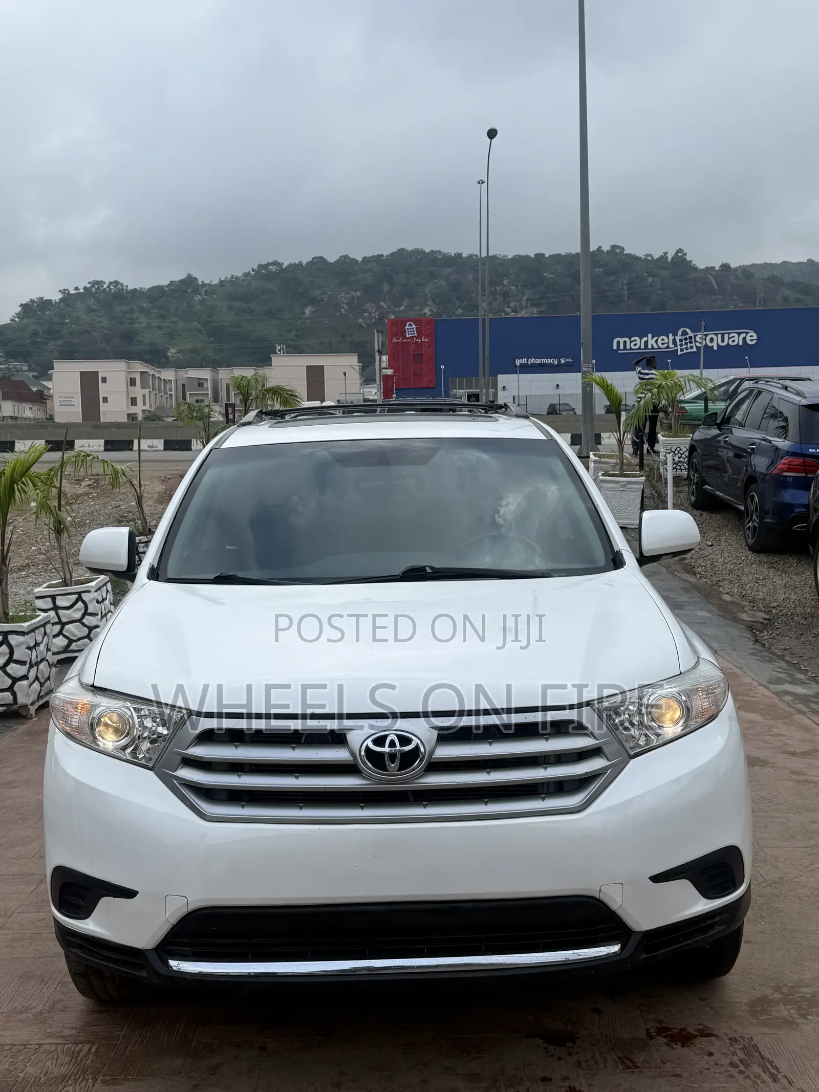 Toyota Highlander Limited 3.5l 4WD 2013 White