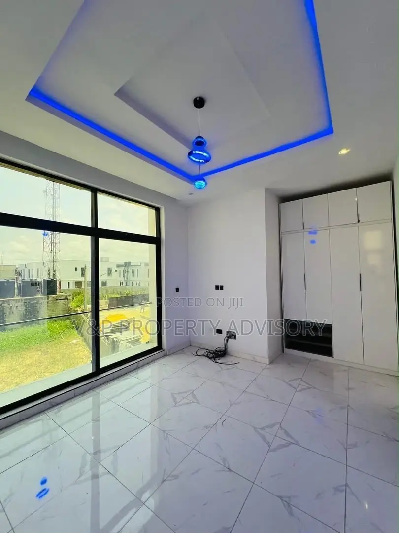 4bdrm Duplex in Ikota for rent