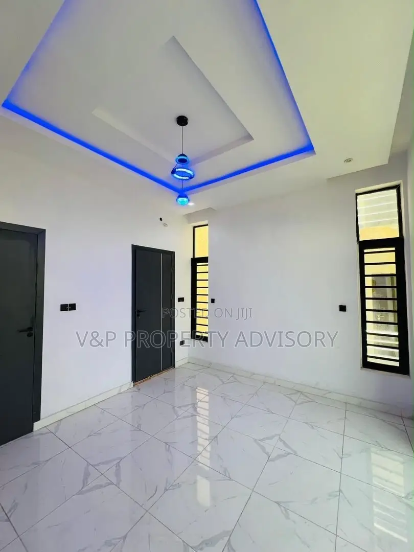 4bdrm Duplex in Ikota for rent
