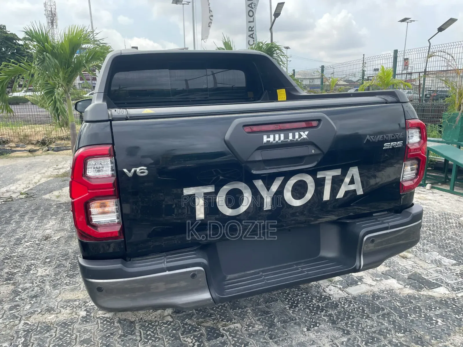 New Toyota Hilux 2025 Black