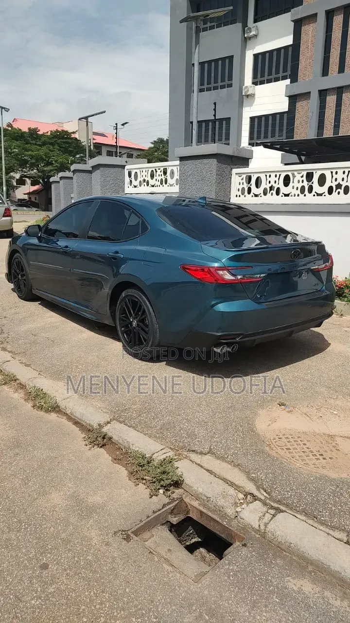 Toyota Camry SE 2025 Teal