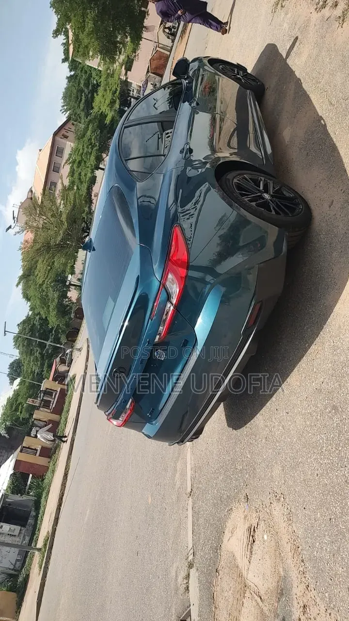 Toyota Camry SE 2025 Teal