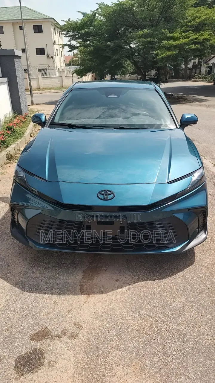 Toyota Camry SE 2025 Teal