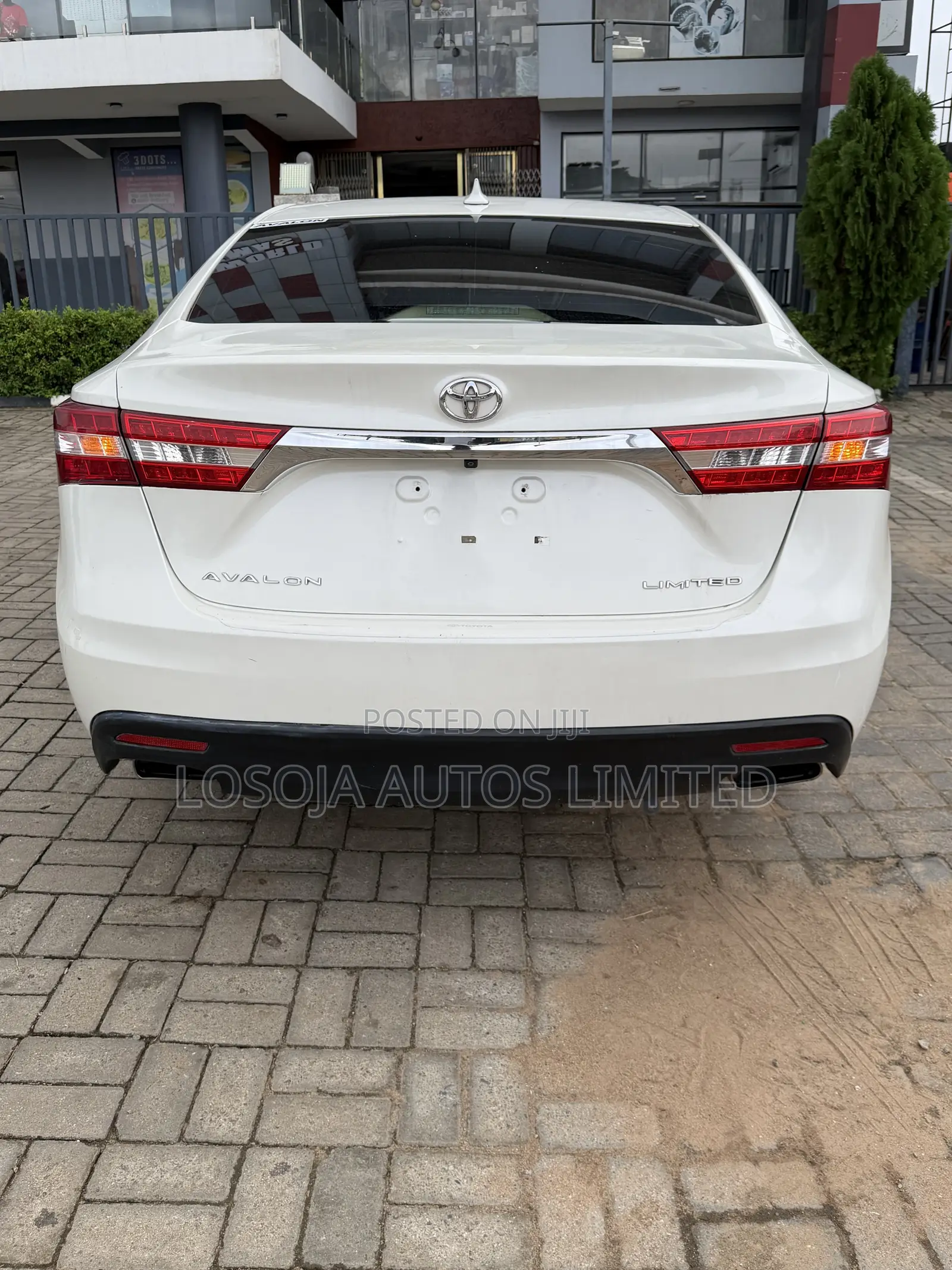 Toyota Avalon Limited 4dr Sedan (3.5L 6cyl 6A) 2014 White