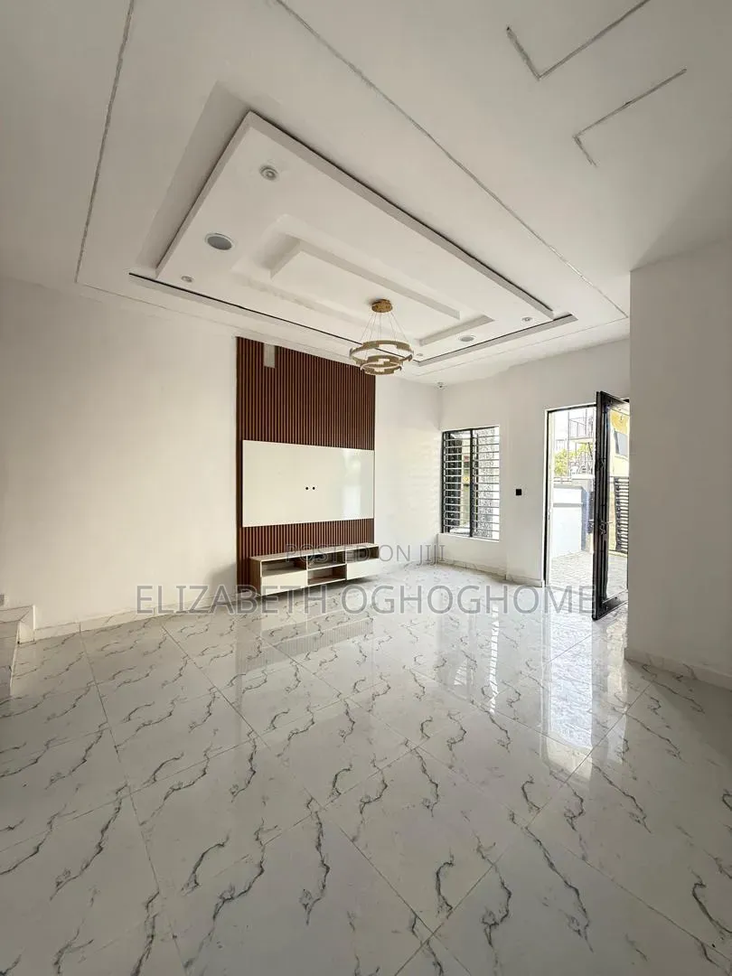 4bdrm Duplex in Ogombo for sale