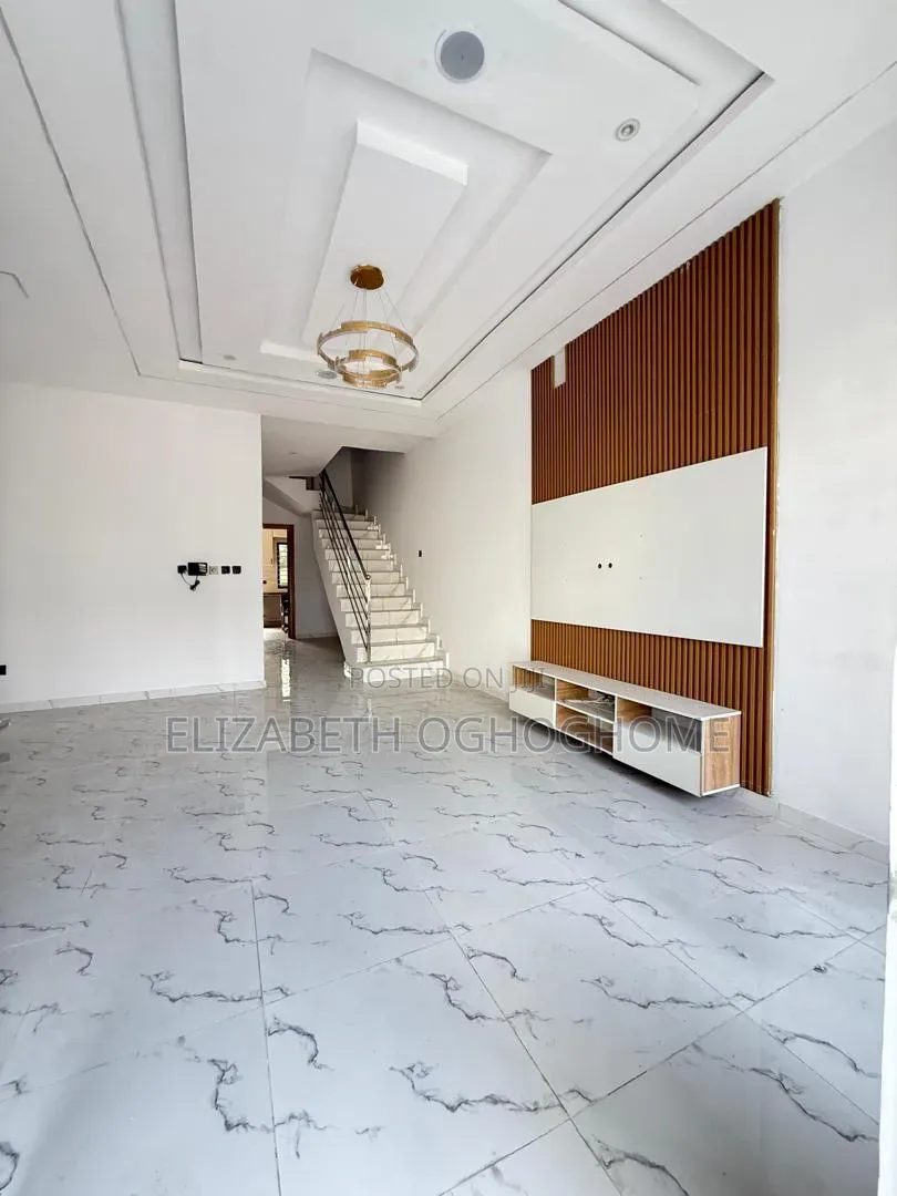 4bdrm Duplex in Ogombo for sale