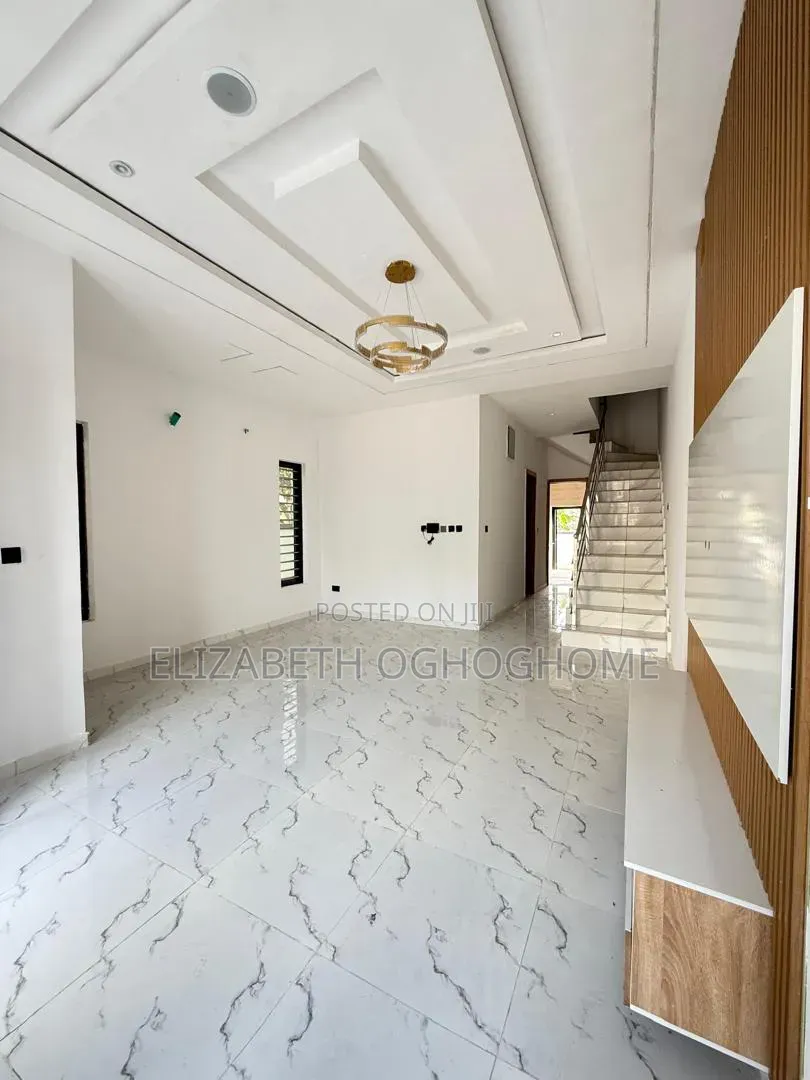4bdrm Duplex in Ogombo for sale