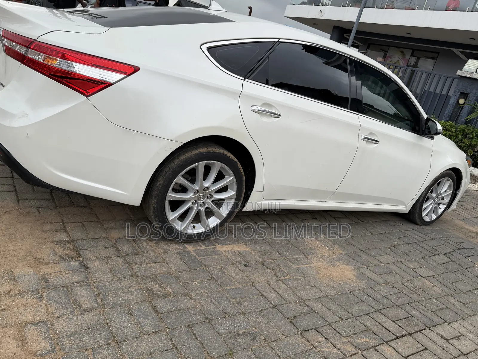 Toyota Avalon Limited 4dr Sedan (3.5L 6cyl 6A) 2014 White