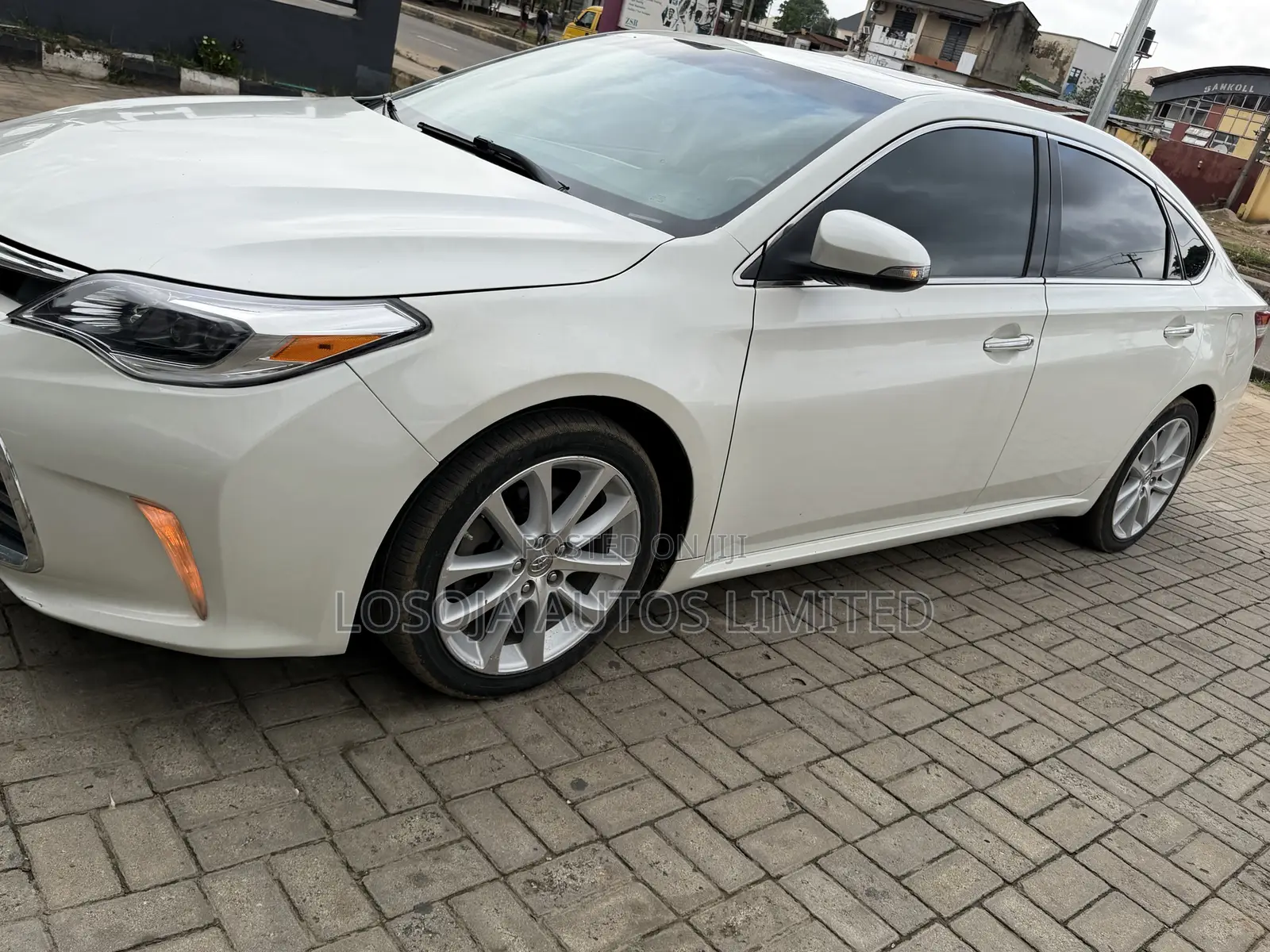 Toyota Avalon Limited 4dr Sedan (3.5L 6cyl 6A) 2014 White