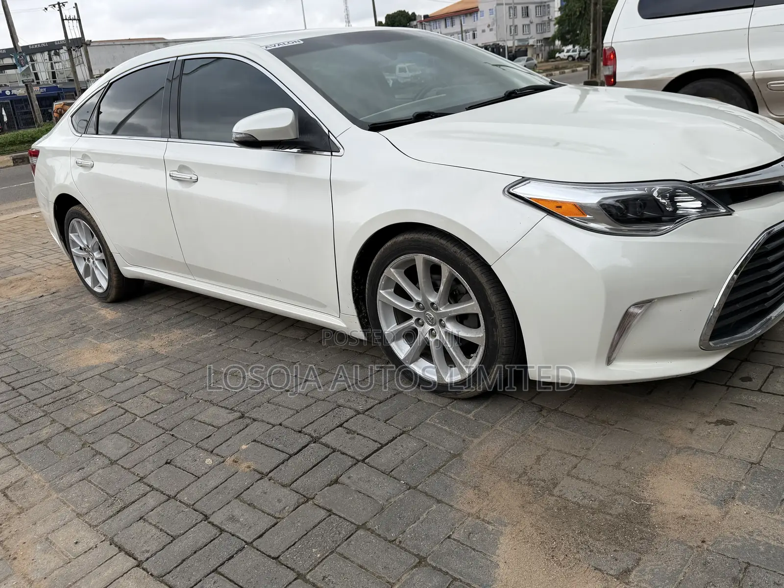 Toyota Avalon Limited 4dr Sedan (3.5L 6cyl 6A) 2014 White