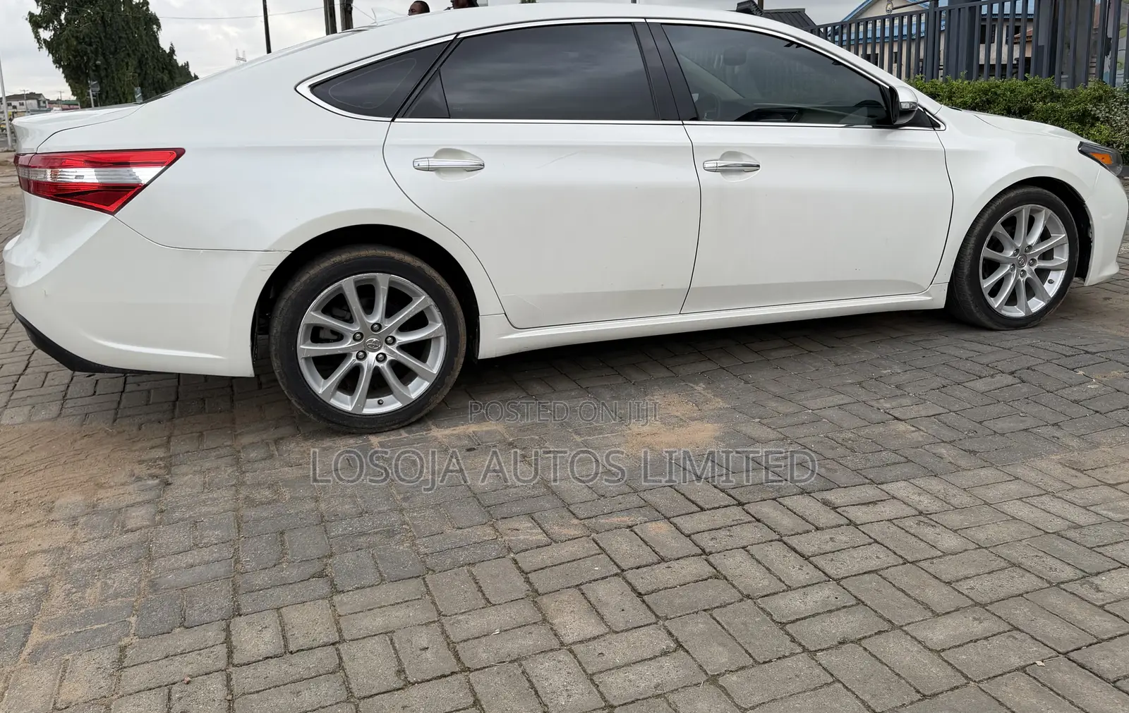 Toyota Avalon Limited 4dr Sedan (3.5L 6cyl 6A) 2014 White