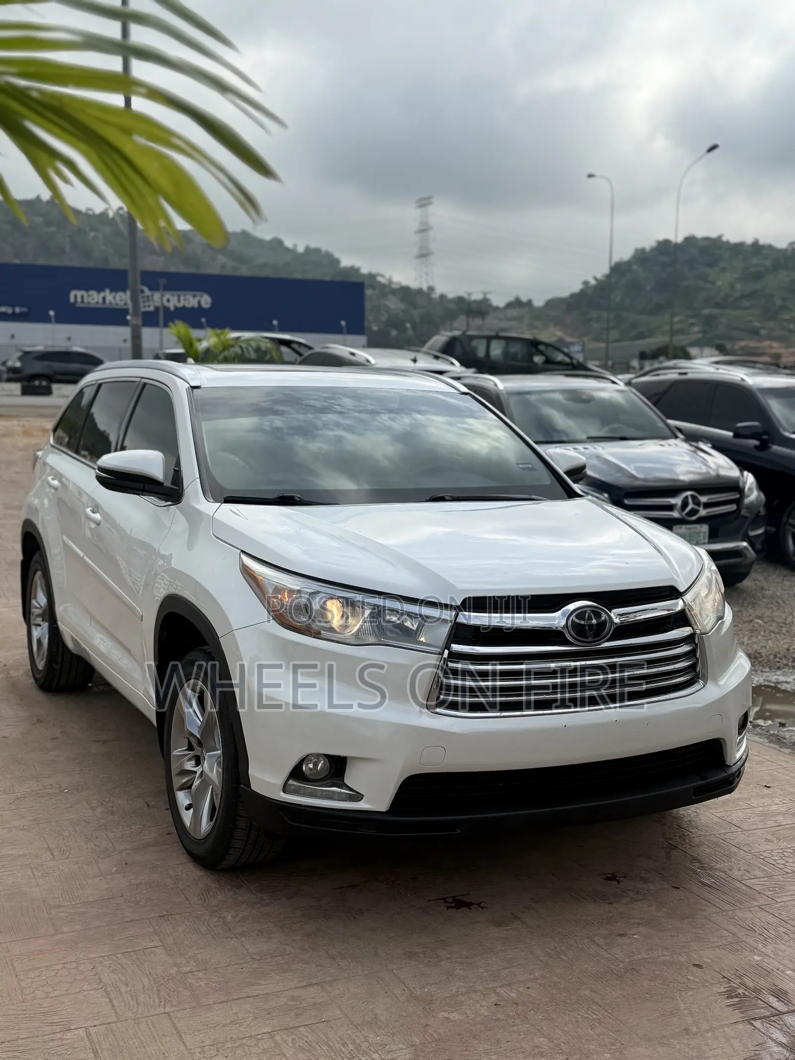 Toyota Highlander Limited 4dr SUV AWD (3.5L 6cyl 6A) 2014 White