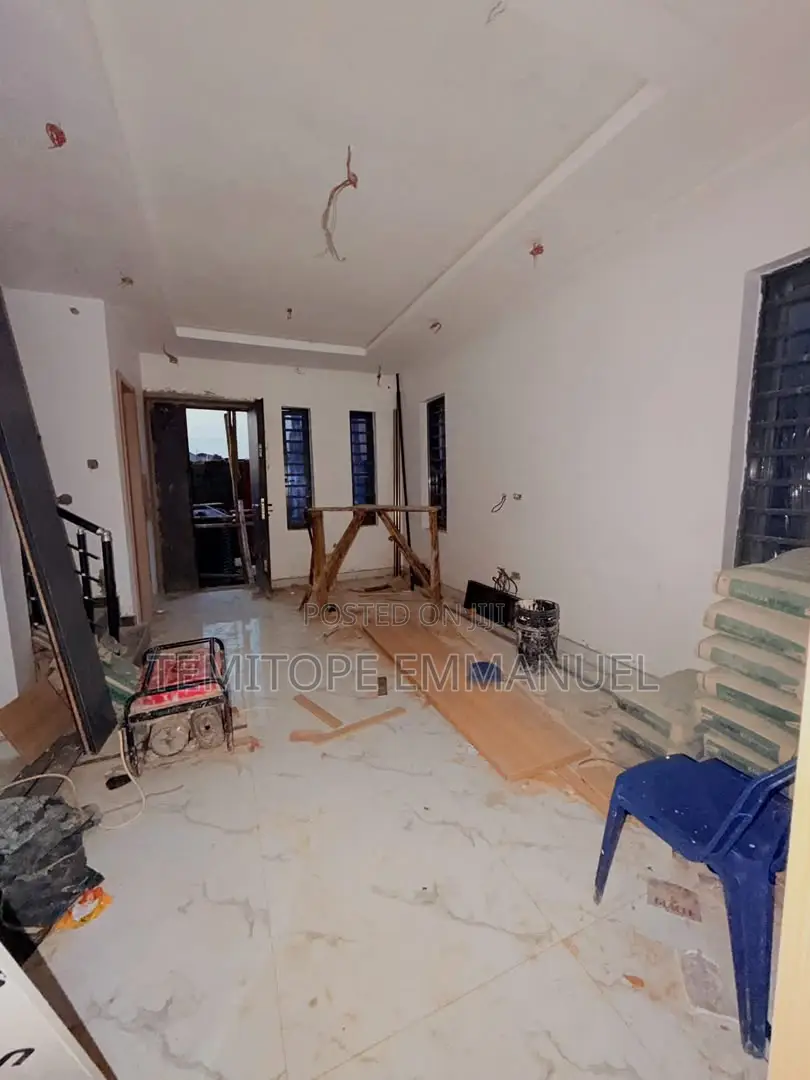 Furnished 3bdrm Duplex in Ogba for sale