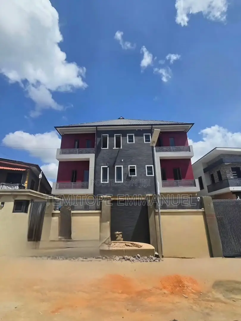 Furnished 3bdrm Apartment in Gbagada for sale