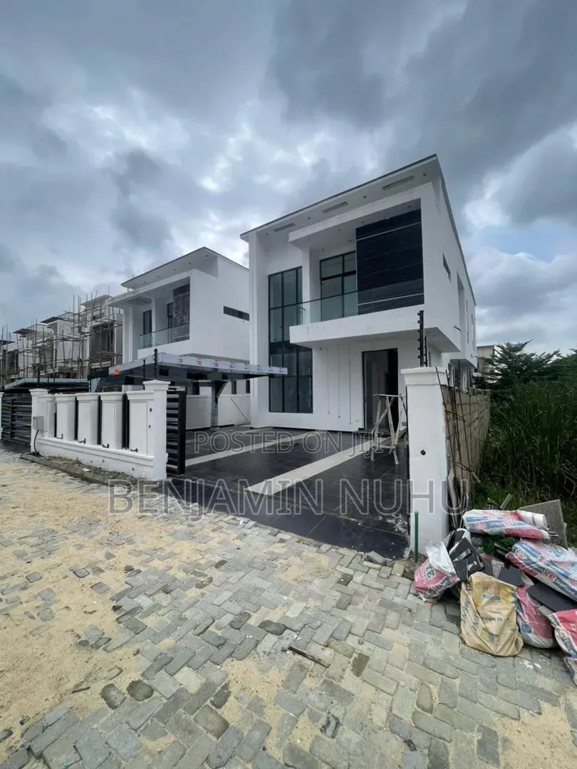 5bdrm Duplex in Chevron for sale