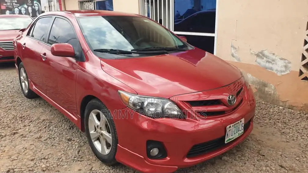 Toyota Corolla LE 4dr Sedan (1.8L 4cyl 4A) 2013 Red