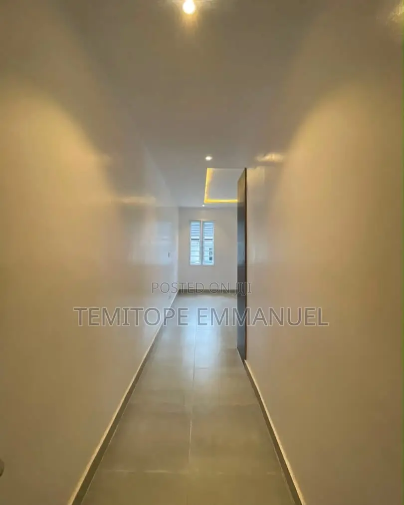 Furnished 20bdrm Block of Flats in Parkview Estate for rent