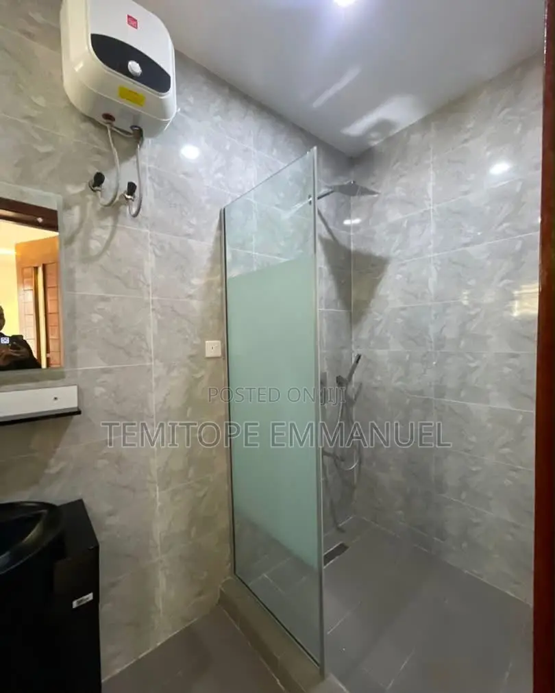 Furnished 20bdrm Block of Flats in Parkview Estate for rent