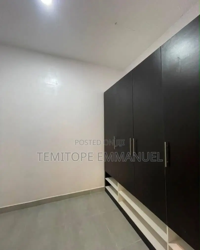 Furnished 20bdrm Block of Flats in Parkview Estate for rent