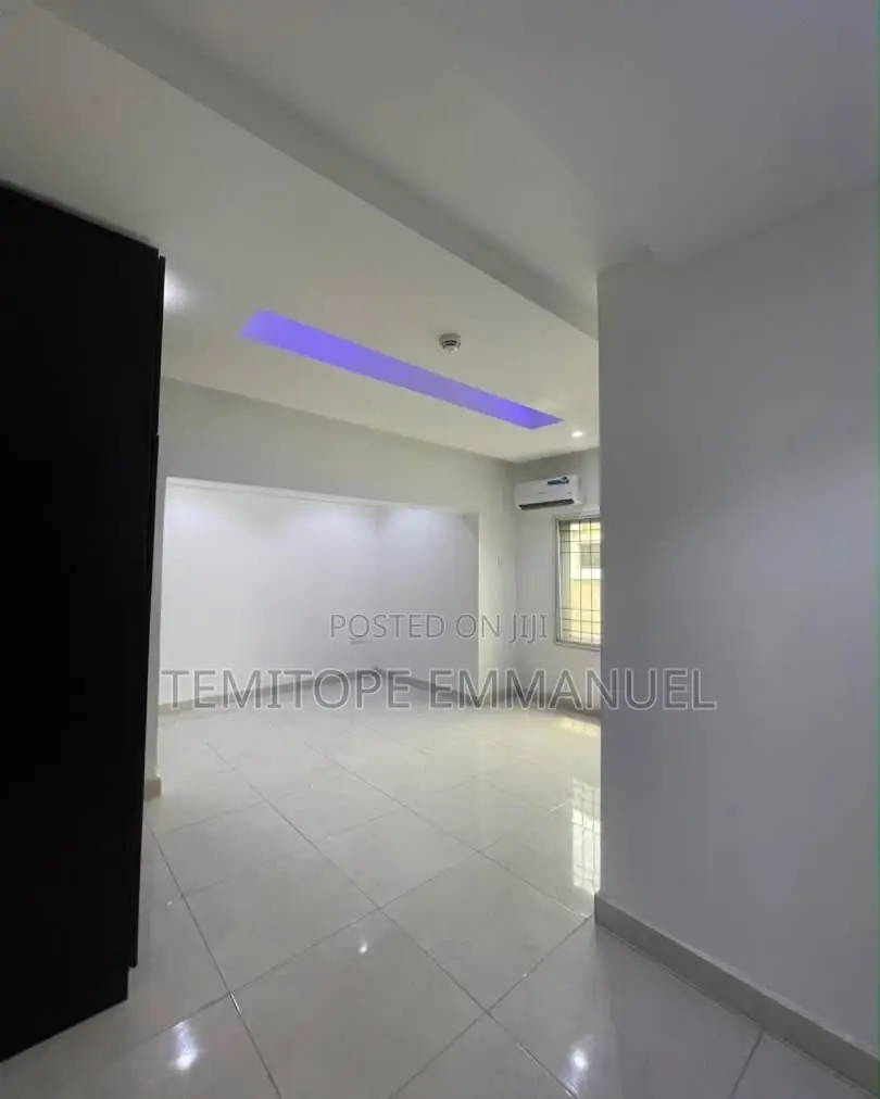 Furnished 20bdrm Block of Flats in Parkview Estate for rent