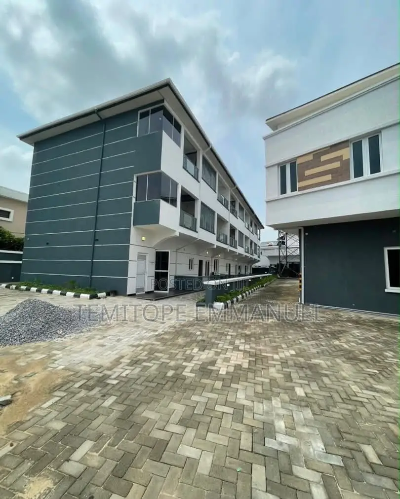 Furnished 20bdrm Block of Flats in Parkview Estate for rent