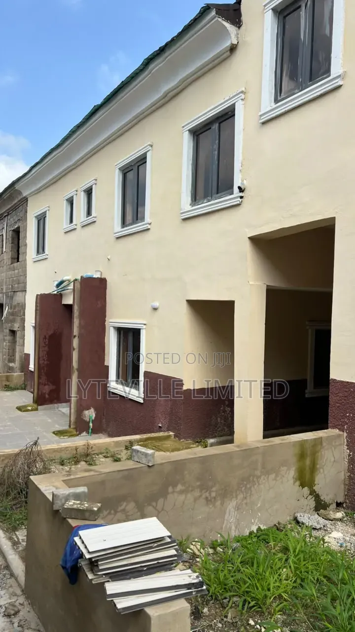 4bdrm Duplex in Durumi for sale
