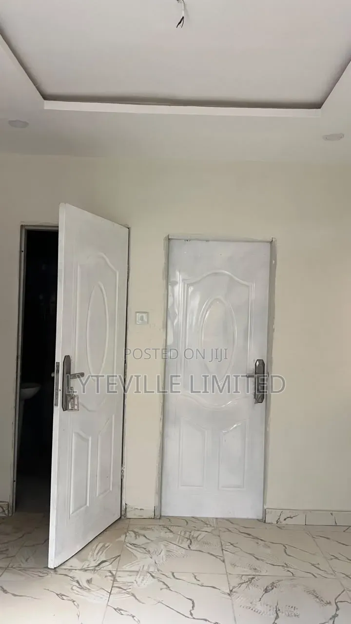 4bdrm Duplex in Durumi for sale