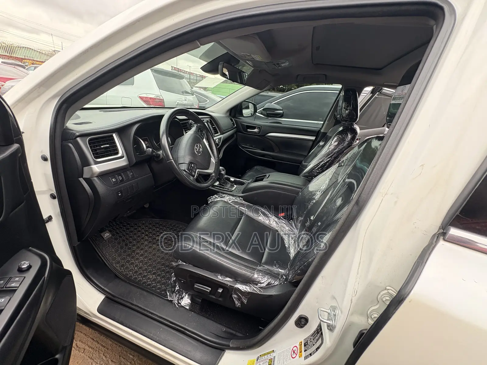 Toyota Highlander XLE 4x4 V6 (3.5L 6cyl 8A) 2017 White