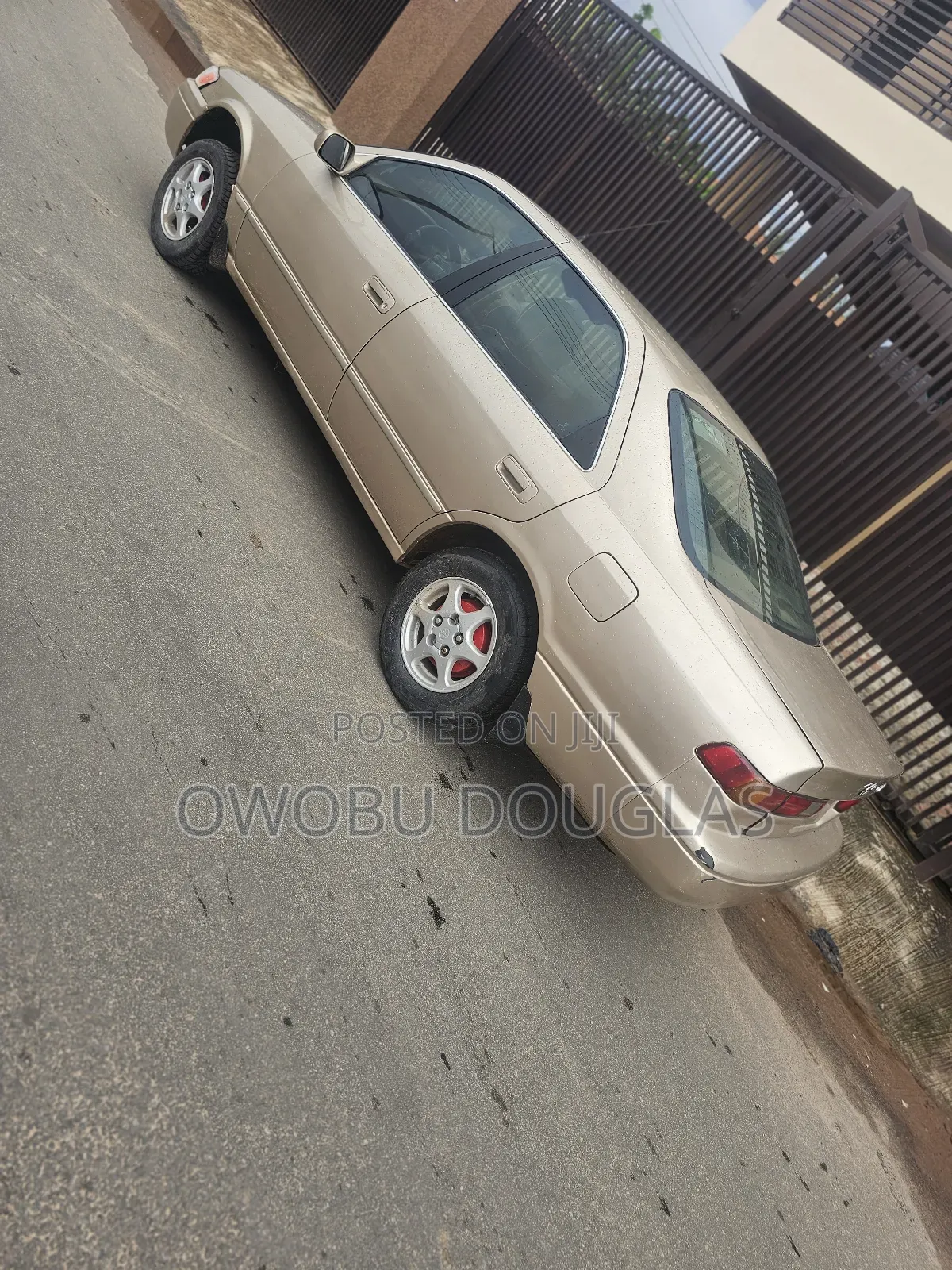Toyota Camry LE 4dr Sedan (2.2L 4cyl 4A) 2000 Gold
