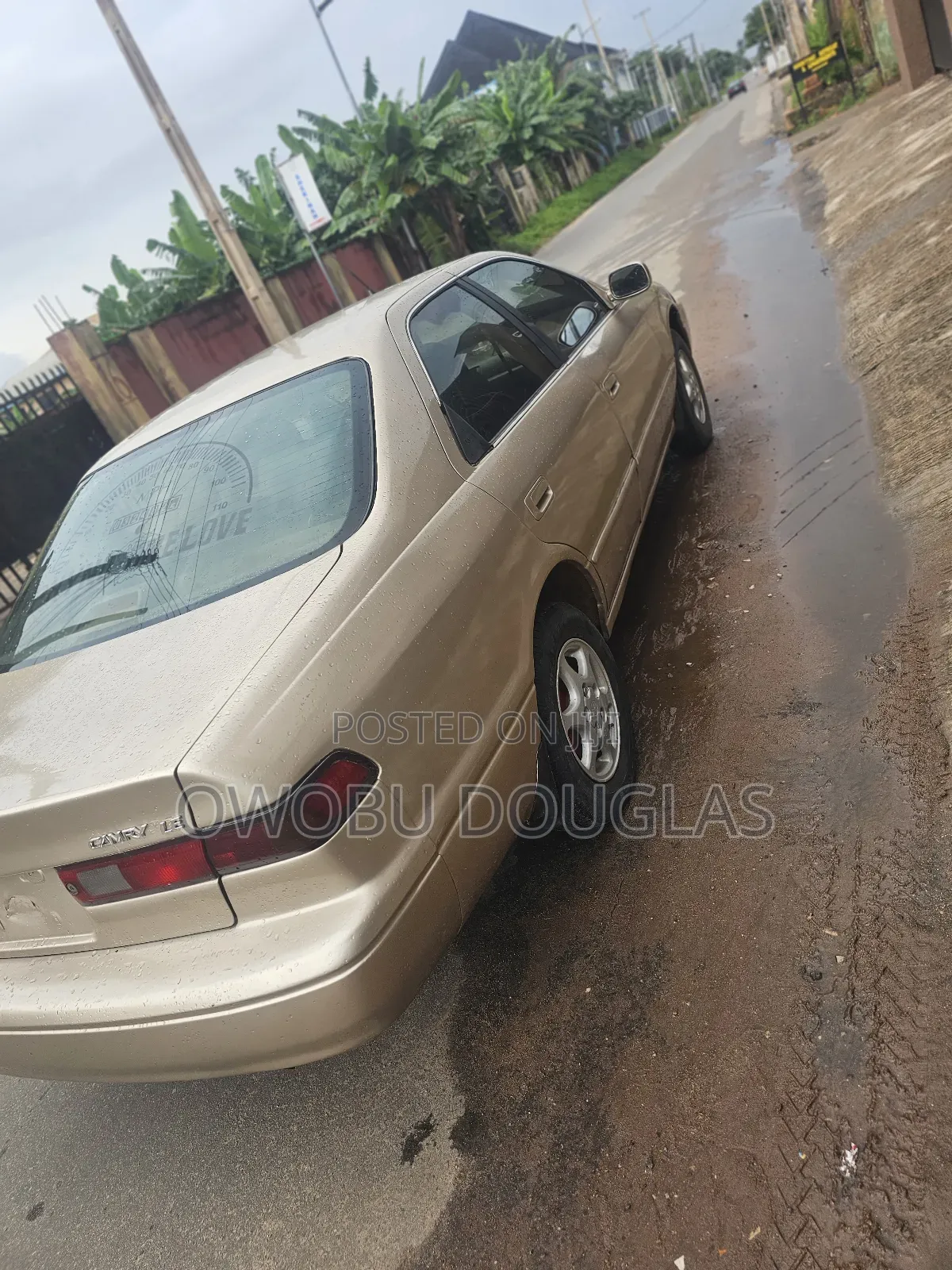 Toyota Camry LE 4dr Sedan (2.2L 4cyl 4A) 2000 Gold