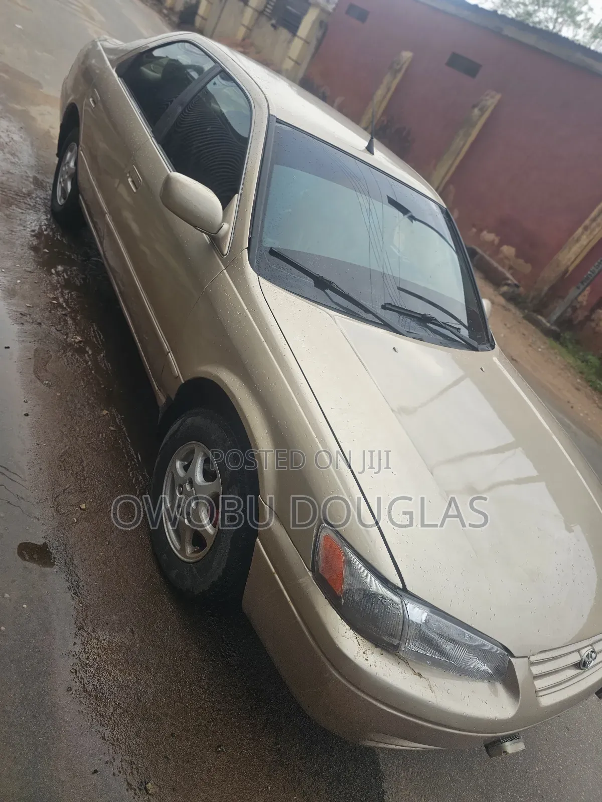 Toyota Camry LE 4dr Sedan (2.2L 4cyl 4A) 2000 Gold