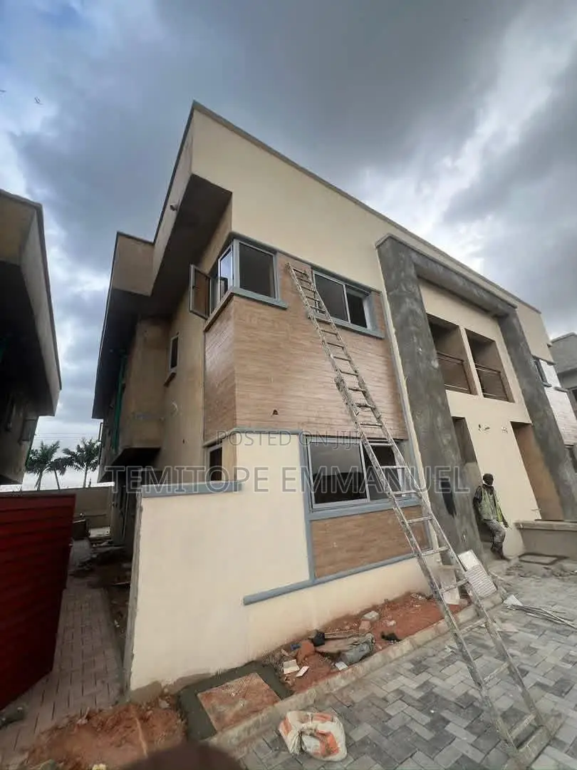 Furnished 4bdrm Duplex in Berger for sale