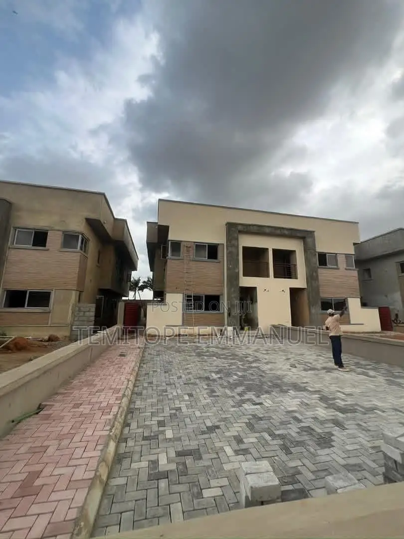 Furnished 4bdrm Duplex in Berger for sale