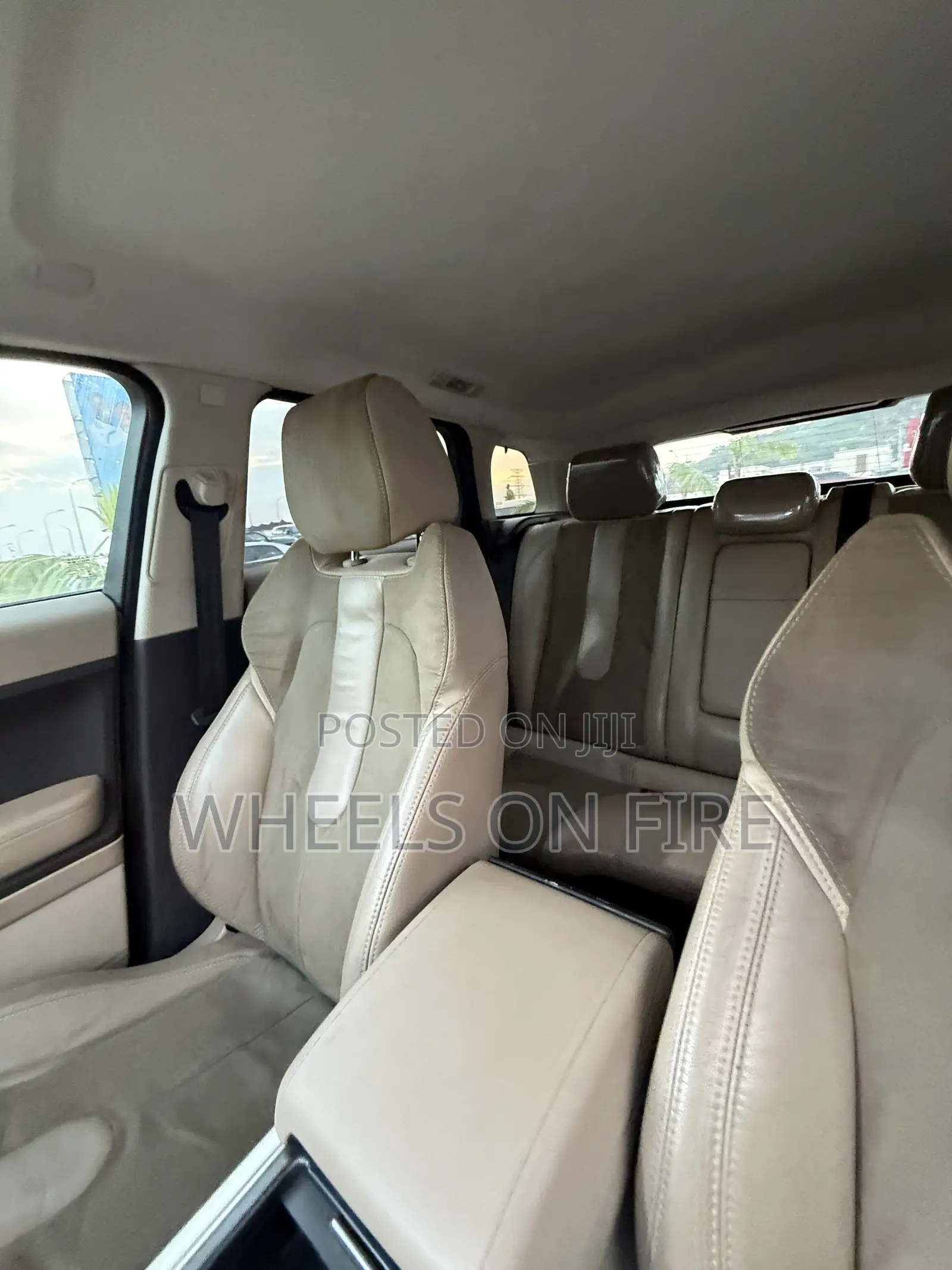 Land Rover Range Rover Evoque Prestige 4x4 (2.0L 4cyl 9A) 2014 White