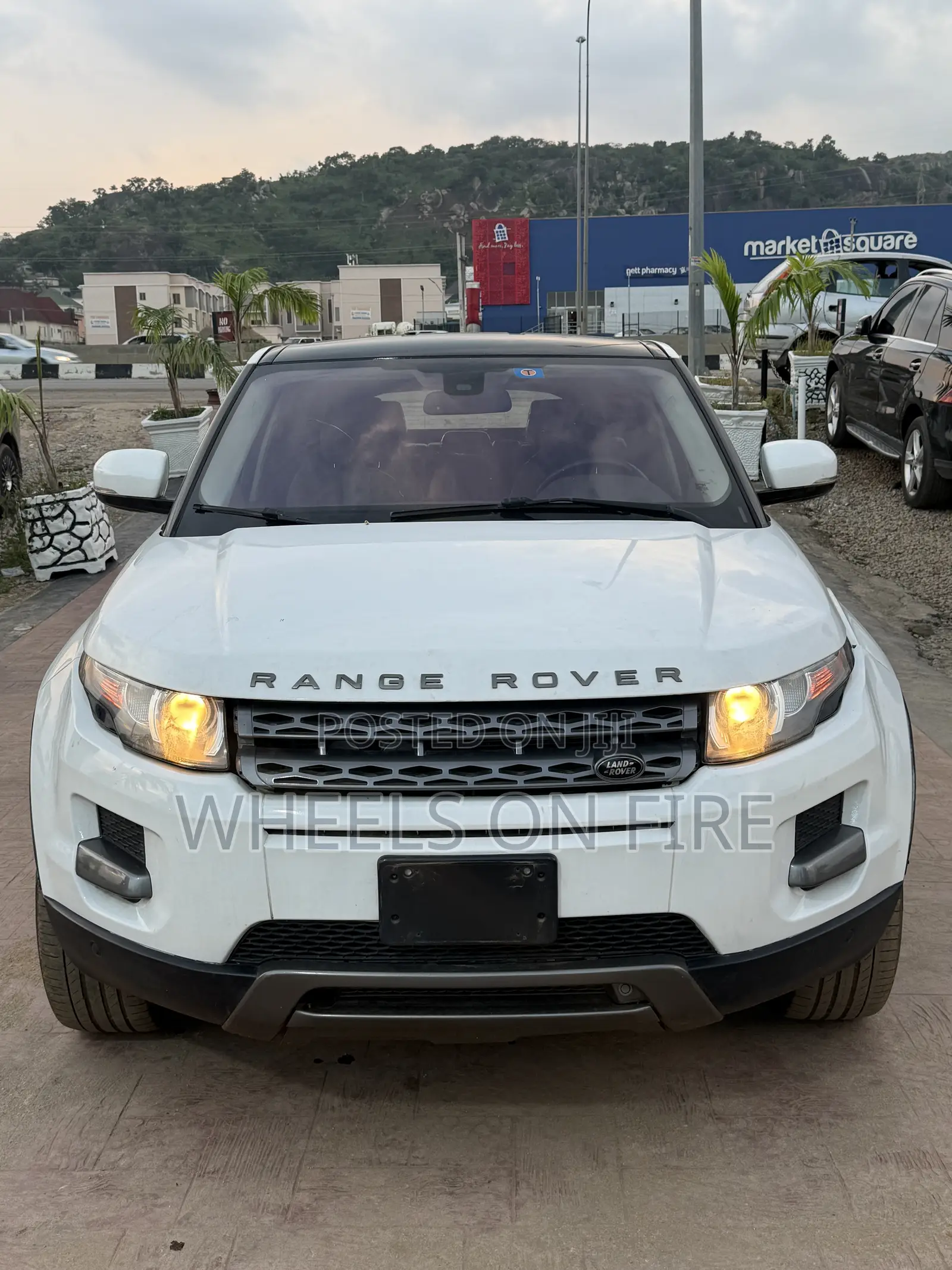 Land Rover Range Rover Evoque Prestige 4x4 (2.0L 4cyl 9A) 2014 White