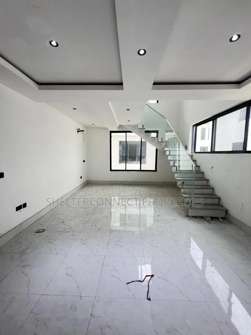 4bdrm Duplex in Awolowo Road for rent