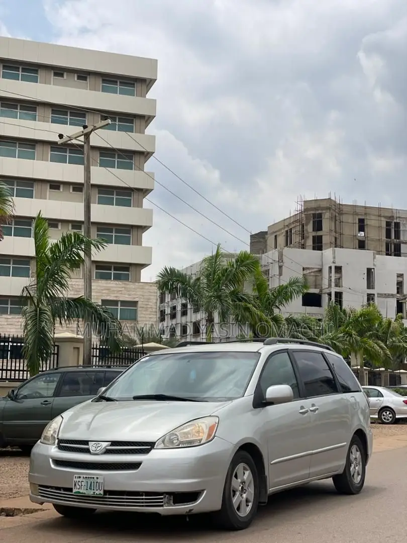 Toyota Sienna XLE AWD 2005 Silver
