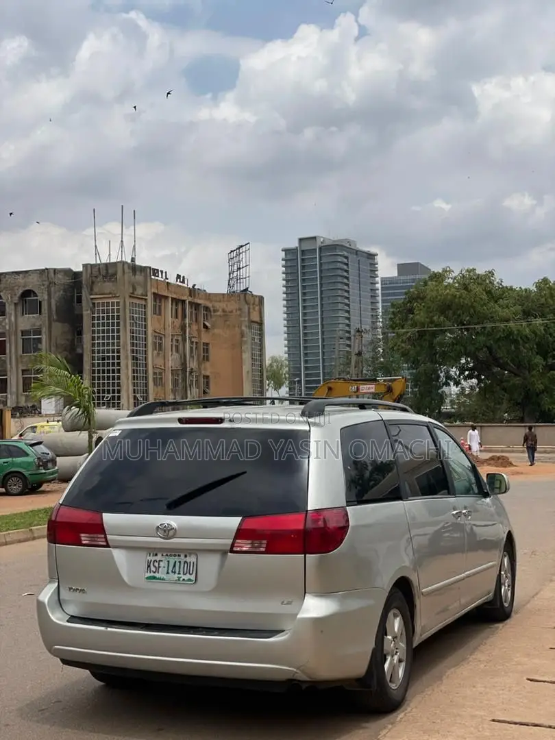Toyota Sienna XLE AWD 2005 Silver