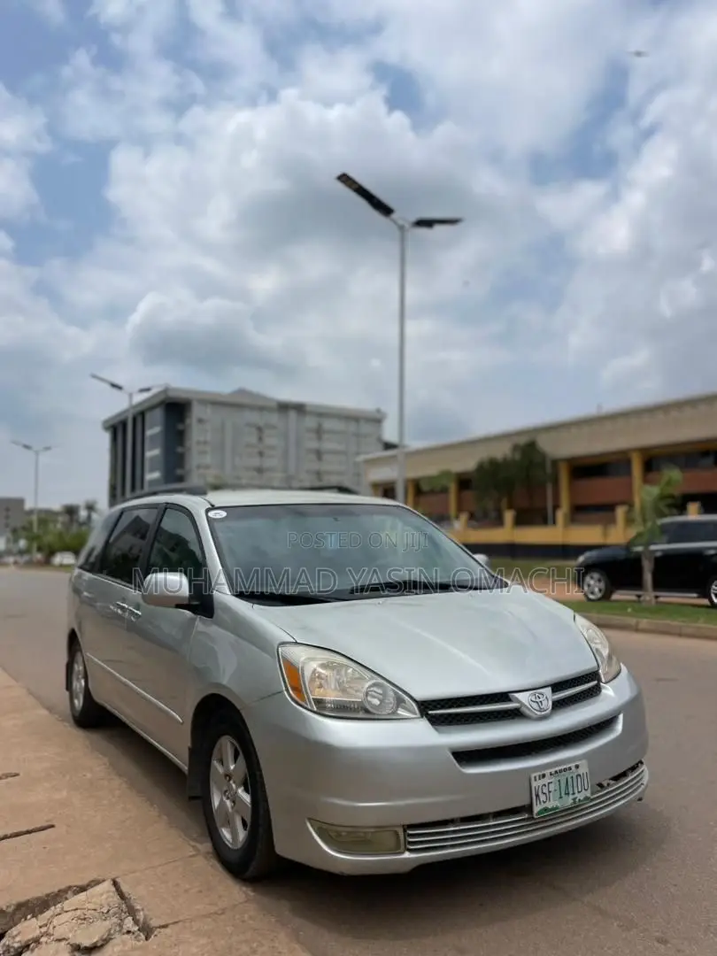 Toyota Sienna XLE AWD 2005 Silver