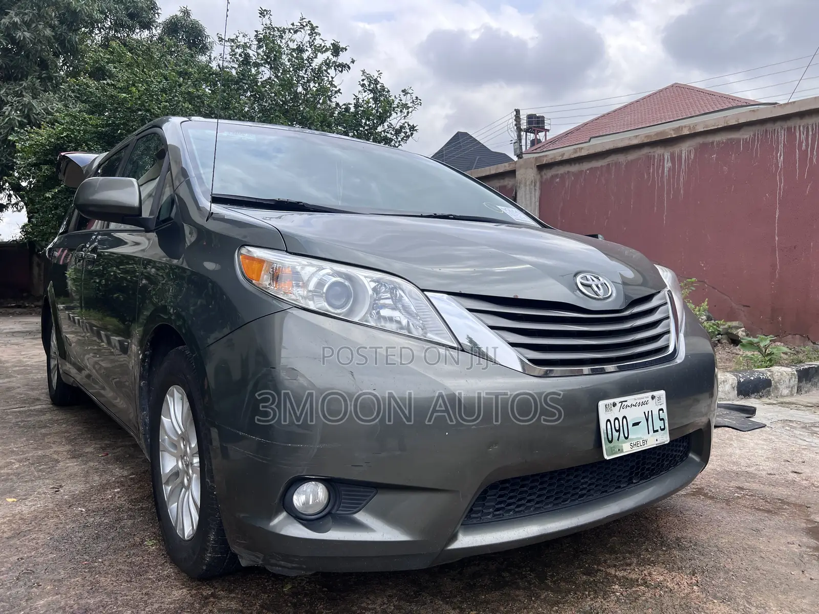 Toyota Sienna XLE FWD 8-Passenger 2013 Gray